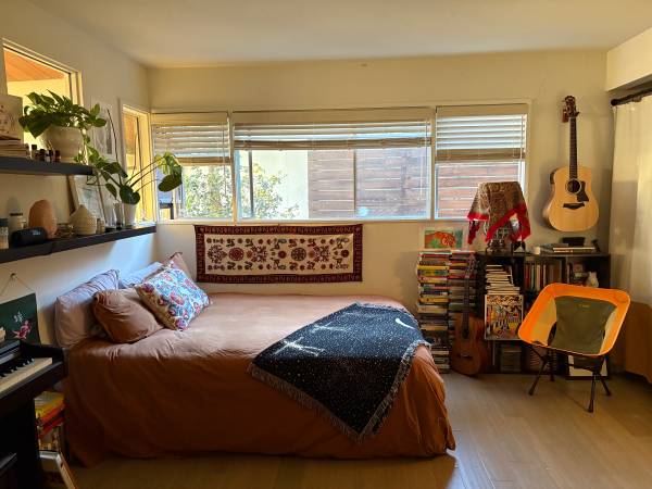 $1,500 / 2br - 200ft2 - Habitación amplia y panorámica en Montclair Hills en alquiler para nuevo compañero de casa (alameda)63813715852675120