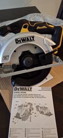 Brand New Dewalt 20v brushless circular saw 6-1/2" with blade no battery 1