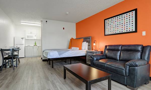 Flat Screen TVs, Free Parking, Free Utilities 1