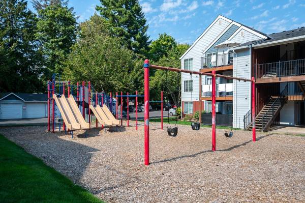 $1,344 / 2br - 970ft2 - Heated Pool/Hot Tub, Patio/Balcony, Quiet Residential Neighborhood (Sherwood Tualatin North Neighborhood)64038877213955124
