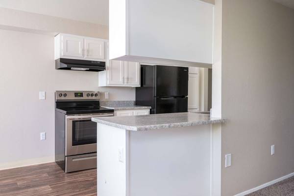 $1,650 / 2br - 924ft2 - ¡Totalmente renovado y listo para ti! ¡Ven a verlo hoy! (Clackamas)63820882952705123