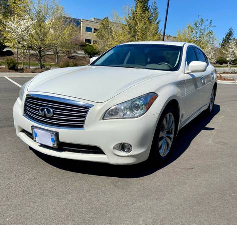 2011 Infiniti M56 - $6,550 (Snoqualmie)63470762655363124