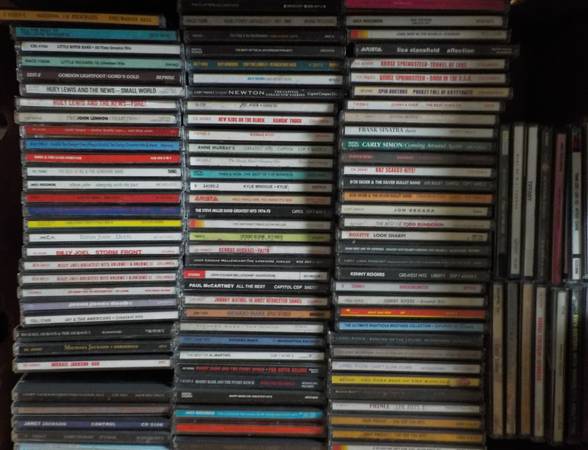 ¡Muchos discos compactos, DVDs y cintas VHS! - $1 (Haverhill, Mass.)63438088924289124