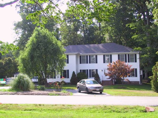 $900 / 5br - 193ft2 - Large Bedroom in West End For Rent (West End 64&Parham)64027111468035120