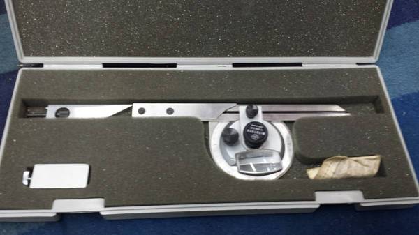 Mitutoyo 187-904 Universal Bevel Protractor Set 1