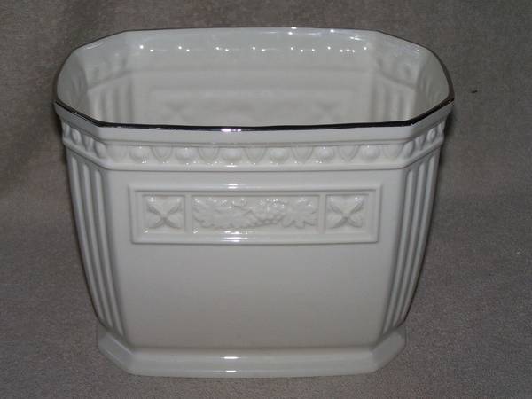 vintage - New - 10" Lenox China Forum planter/mail bin 1