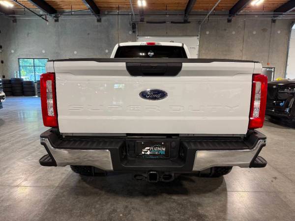 2023 Ford F-350 Super Duty Diésel 4x4 4WD Camioneta F350 XLT 4 puertas Cabina Crew - $63,900 (Platinum Motors Corp)63438173403777122