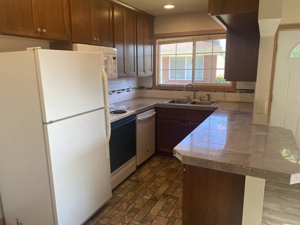 $1,550 / 1br - Apartamento de 1 habitación en un tranquilo complejo (Milwaukie)64039057619330123