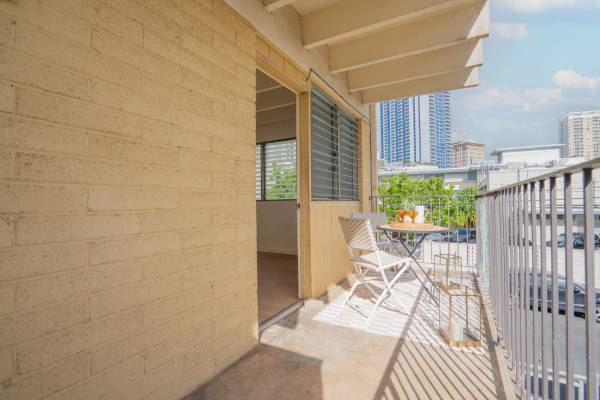 $1,875 / 1br - 338ft2 - Cable Ready, Parking, Electric Range (1909 Kahakai Dr, Honolulu, HI)63939529164035120