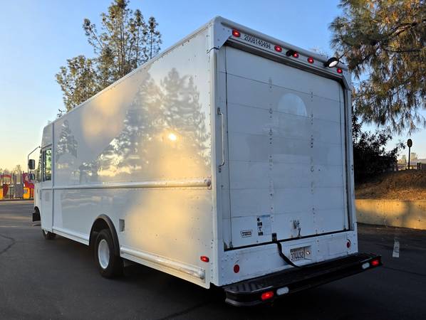 2008 Ford E450 Super Duty - Photo 3