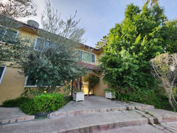 $1,795 / 1hab - UBICACIÓN PRIMERA EN SHERMAN OAKS, PISO BAJA DEPTO, RECIENTEMENTE RENOVADO, SE ACEPTAN MASCOTAS, (SHERMAN OAKS)63953079130115123
