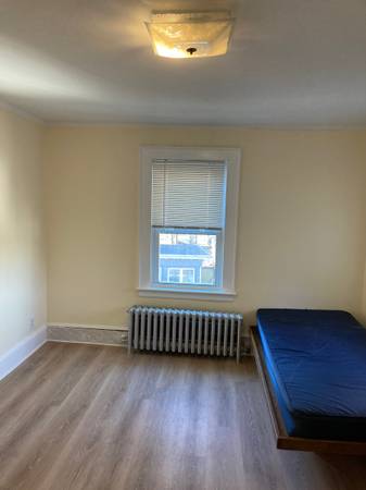 $880 + A Spacious Respectfu Peaful rm Convenient place Welcome quiet style (Walk to Green D line T station #52 Bus Close BC and Highway)63996548398595121