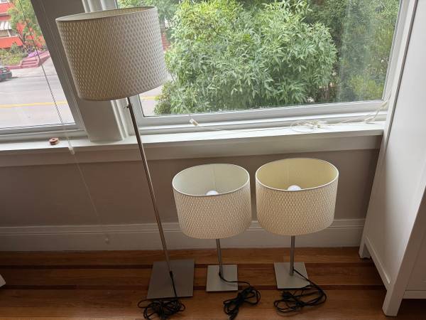 Assorted 3 lamps set, 2 bed sides, and 1 tall 1