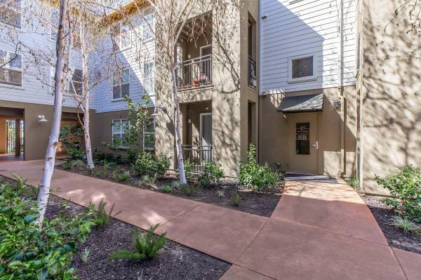 $2,280 / 1br - 610ft2 - Microwave, Extra Storage Available, Dishwasher (albany / el cerrito)63785452555777120