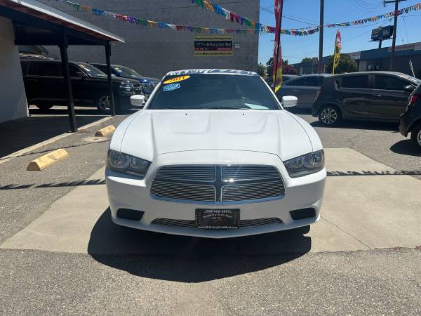2011 Dodge Charger SE SEDAN (Financiamiento disponible) - $9.500 (Mchenry Auto Mart (Modesto, CA))63470781403011122