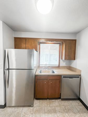 $1,500 / 2br - 862ft2 - Pet Friendly 2 bed 1 bath flat with W/D hookups + A/C + fenced yard (Salem)63660412987907122