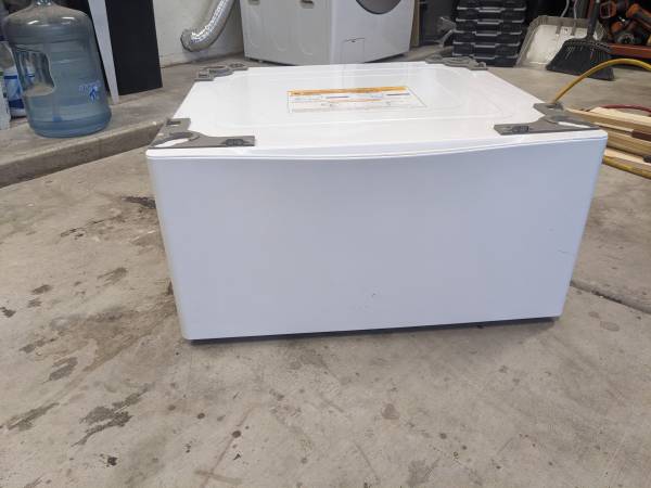 SAMSUNG 27-Inch Washer Dryer Pedestal w/ Drawer 1