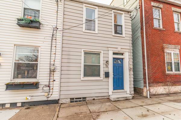 totally updated 2-bedrm, 2.5-bath home has a wide-open 1st floor 1