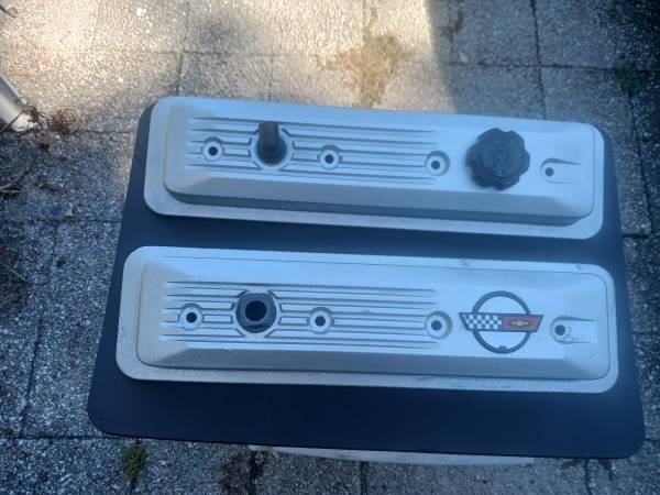 C4 corvette valve covers 1