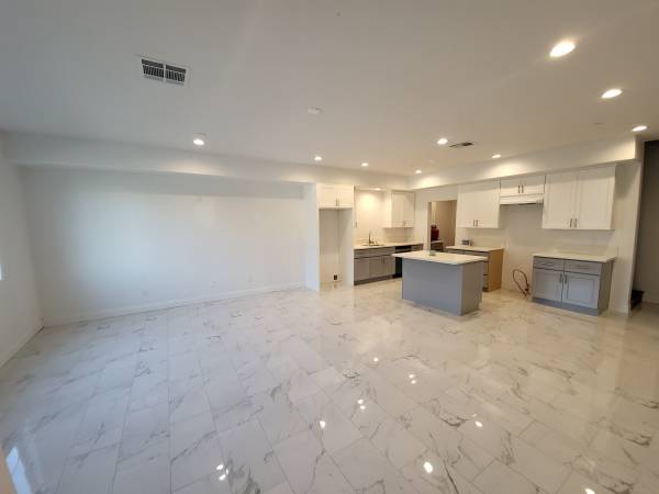 $4,995 / 4br - 2500ft2 - ***RECIENTEMENTE CONSTRUIDO, AMPLIO TOWNHOUSE, GARAJE, ELECTRODOMÉSTICOS DE ACERO INOXIDABLE, AIRE ACONDICIONADO CENTRAL,****** (VAN NUYS)63662653707267122