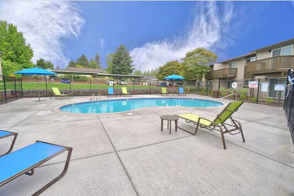 $1,249 / 1br - 508ft2 - Luxury vinyl plank flooring, in Gresham OR, 1B/1B (165 SW Eastman Pkwy #42, Gresham, OR)63956785629827121