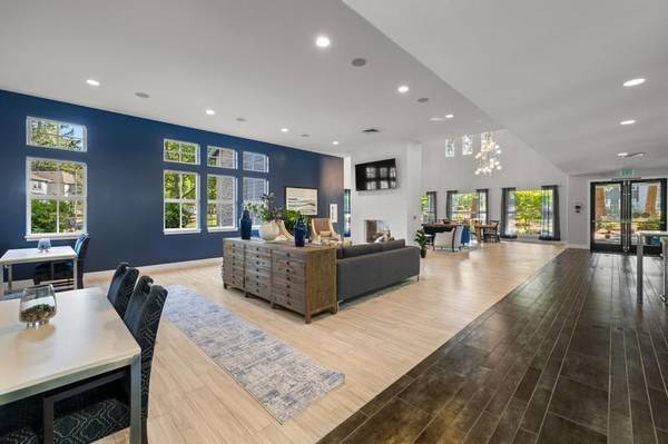 $1,775 / 2br - 928ft2 - Dive into Crystal-Clear Waters in Our Sparkling Pool (Wilsonville)63672582690433121