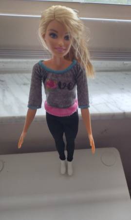 Barbie Blonde Ice Skating Doll 1