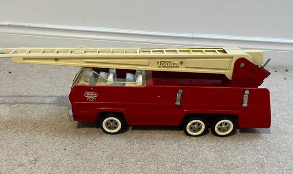 Metal Pressed Steel Tonka Fire Engine Truck. 1