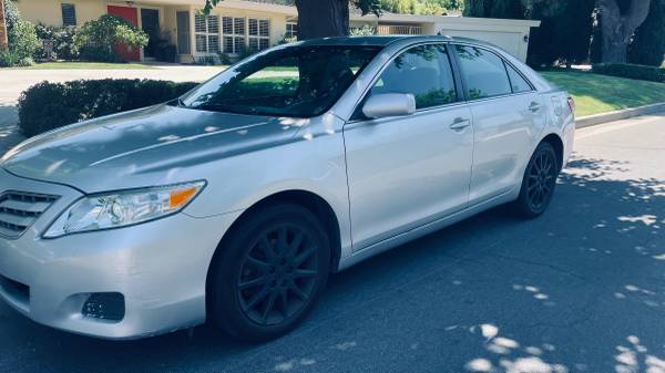 2011 toyota camry le - $5,800 (Van Nuys)63623828755201121