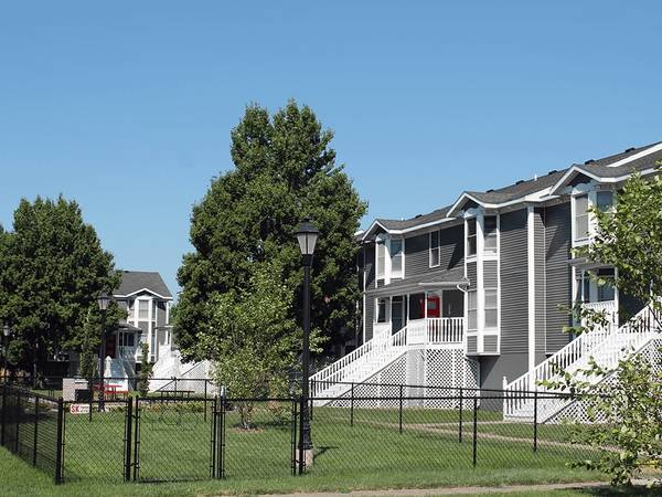 $1585 / 2 habitaciones - 1400ft2 - 2BD 1.5BA, Patio interior, Lavadora y secadora en la vivienda (2235 S Koke Mill Rd, Springfield, IL)62960746826241124