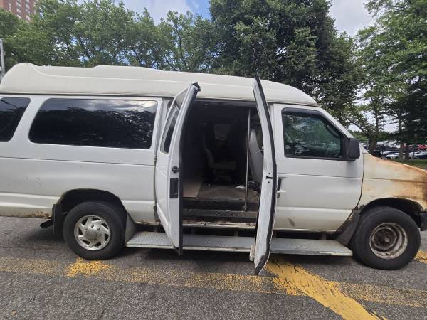2004 ford e350 super duty - $3,500 (Brooklyn)63654717395203120