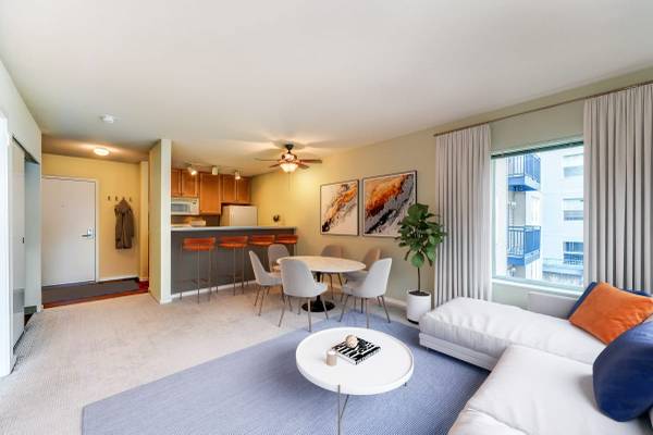 $2,085 / 1br - 606ft2 - Modern Living w/ Private Deck + In-Unit Laundry - U-District Beauty! (4726 11th Ave NE, Seattle, WA)63850637623555120