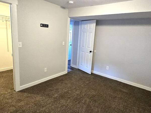 $840 / 2br - **Hermoso apartamento de 2 habitaciones, 1.5 baños y garaje para 1 coche en alquiler** (Gillette, WY)63655837537281121
