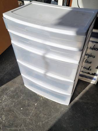 Set of plastic drawers dresser 1