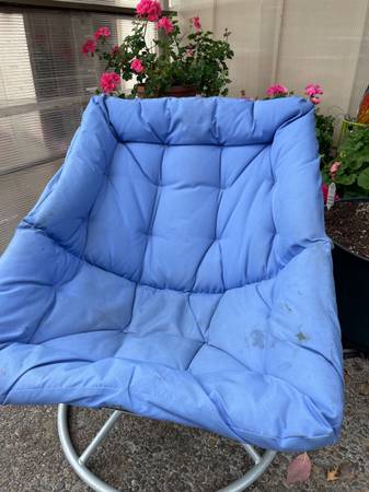 Swivel lounge chair 1