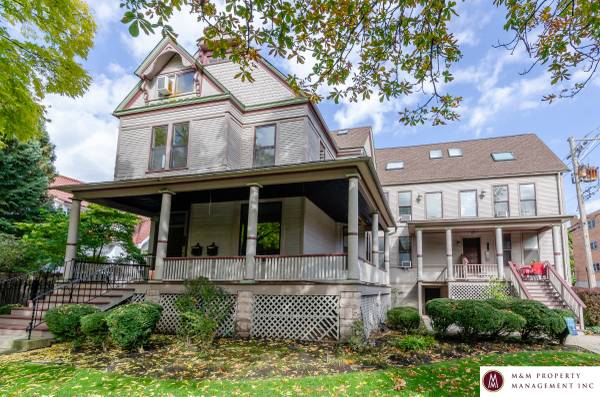 HUGE 2br with Tandem Parking! (618) 1