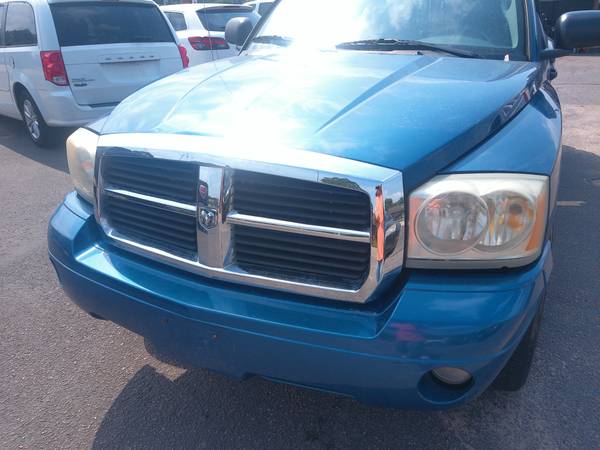 06 Dodge Dakota Quad Cab SLT 4WD - $4,400 (sioux city)63470892451329123