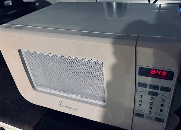 Toastmaster    microwave oven   700W   Excellent 1