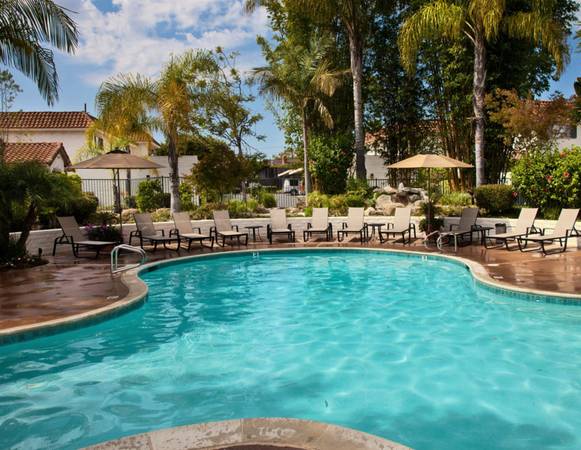 $3,295 / 3br - MUDARSE CON UN MES GRATIS - Entrada controlada con puerta, Suite principal (La Mesa)63663752736897123