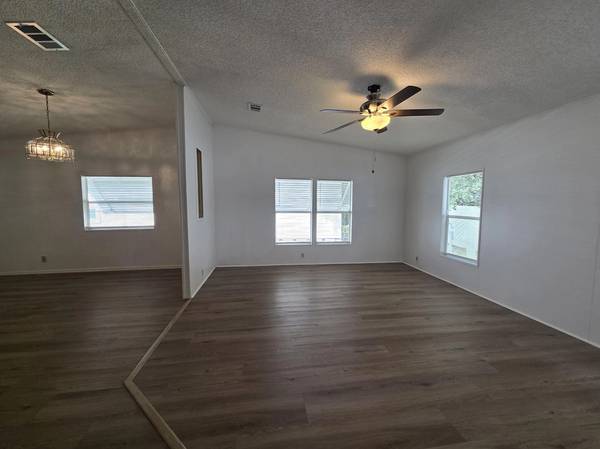 $1,300 / 2br - 900ft2 - Move-In Ready - 2 bed/2 Bath in Gated 55+ Community (Daytona Beach)63791498319873122