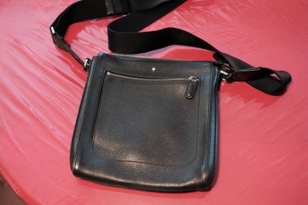 Bolso cruzado de cuero Montblanc - $250 (centro de San José)63471453328643120