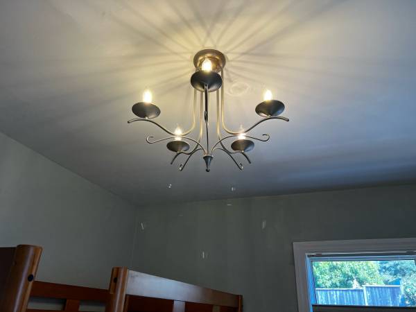 Chandelier - $300 (Albany)63470086182657120