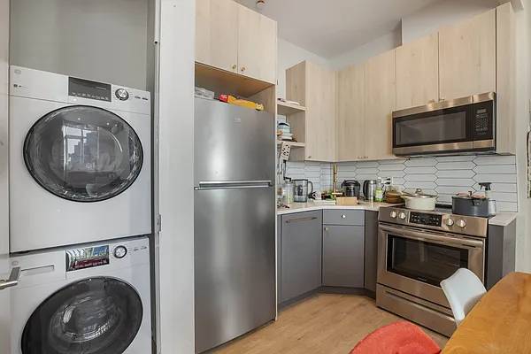 $3,200 / 2br - ☀️ Sunny & Modern 2-Bed in Prime Bushwick | NO FEE! | In-Unit Laundry! (Bushwick)63788761811457121