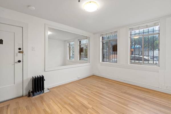 $2,595 Renovated Nob Hill Studio with In Unit Laundry! (nob hill)63938630870403124