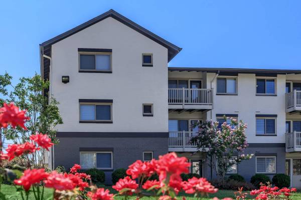 $2,350 / 3br - 1175ft2 - Multi-split System Air Conditioner, Cable Available, 3/BD (4820 Kenmore Avenue, Alexandria, VA)64040029236097121
