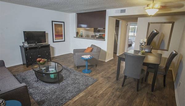 Convenient 1 bed / 1 bath apt located by public transportation 1