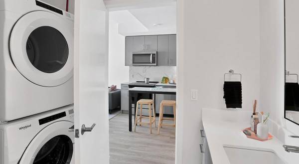 $1,589 / 1br - 654ft2 - BBQ grills, Full-size washers & dryers, Rooftop lounge seating (Kerns)63831771180163120