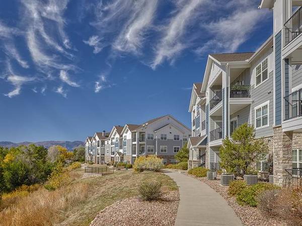 $1,404 / 1br - 762ft2 - Walk In Closets, Custom Designed Cabinetry, Direct access garages (North Colorado Springs)63658196777345120
