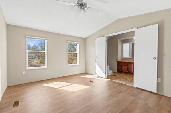 $1300.00 / 3br - 1180ft2 - Charming 3 Bed/2 Bath Manufactured Home in Lindale, TX - $1300/mo64037559921795123