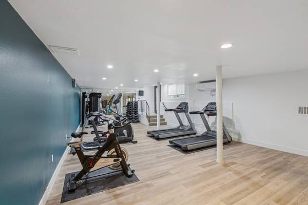 $2,895 / 2br - 1000ft2 - Aire acondicionado, centro de fitness con pesas libres, estacionamiento cubierto (850 Warwick Ave, Thousand Oaks, CA)63800450519553124